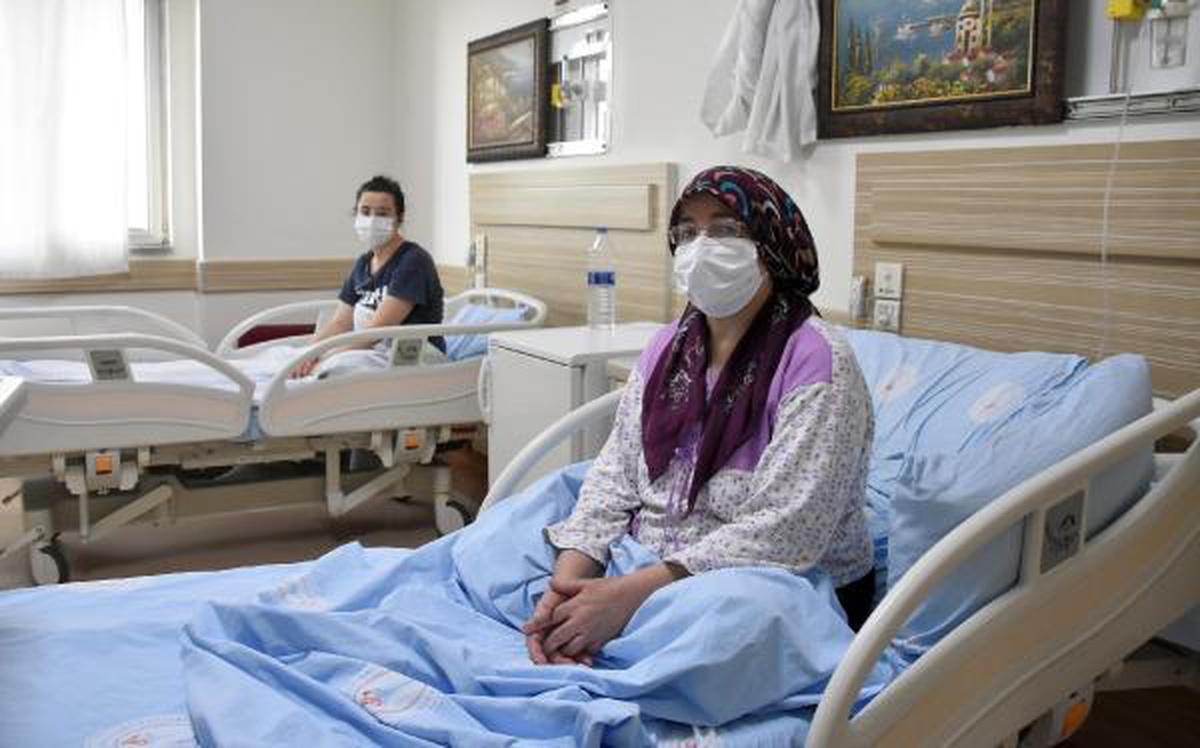 Koronavirüs aşısı olmayan anne-kız hastanede tedavi görüyor - Vimarsana News