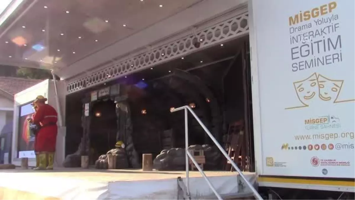 Madencilere interaktif tiyatro oyunuyla iş sağlığı ve güvenliği eğitimi verildi