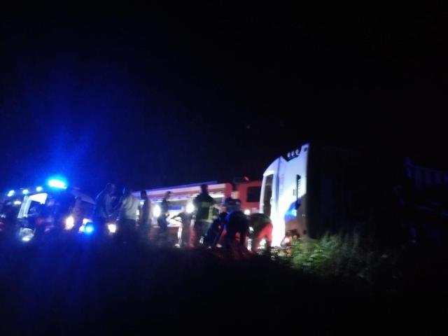 Manisa'da yolcu otobüsü şarampole yuvarlandı! Çok sayıda ölü ve yaralı var