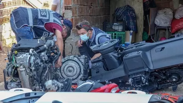 MUĞLA'DAN ÇALINAN OTOMOBİL ANTALYA'DA PARÇALANMIŞ HALDE BULUNDU