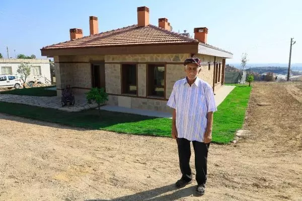 Son dakika haberleri: Ölümden dönen yaşlı çiftin, örnek proje olan yangına dayanıklı evi 15 günde bitti