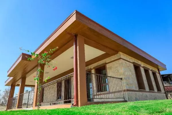 Son dakika haberleri: Ölümden dönen yaşlı çiftin, örnek proje olan yangına dayanıklı evi 15 günde bitti