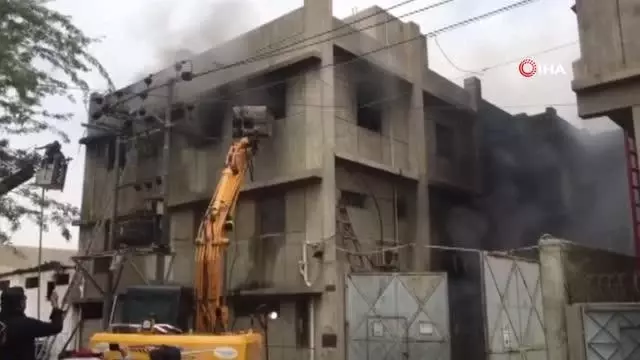 Pakistan'da fabrika yangını: En az 15 ölü