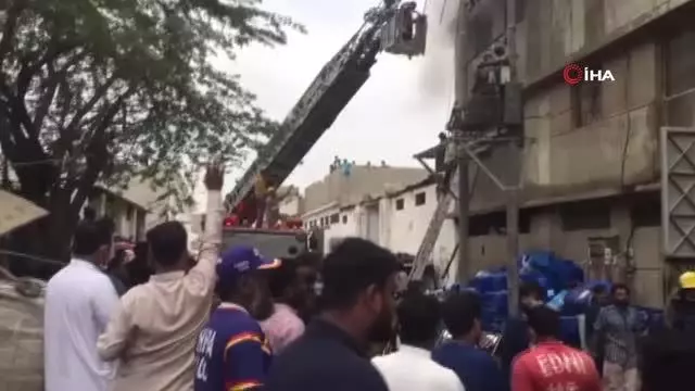 Pakistan'da fabrika yangını: En az 15 ölü