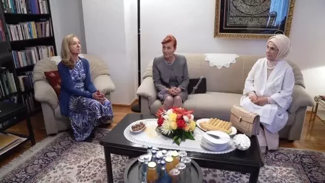 SARAYBOSNA - Emine Erdoğan Saraybosna'da Aliya İzzetbegoviç Vakfını ziyaret etti