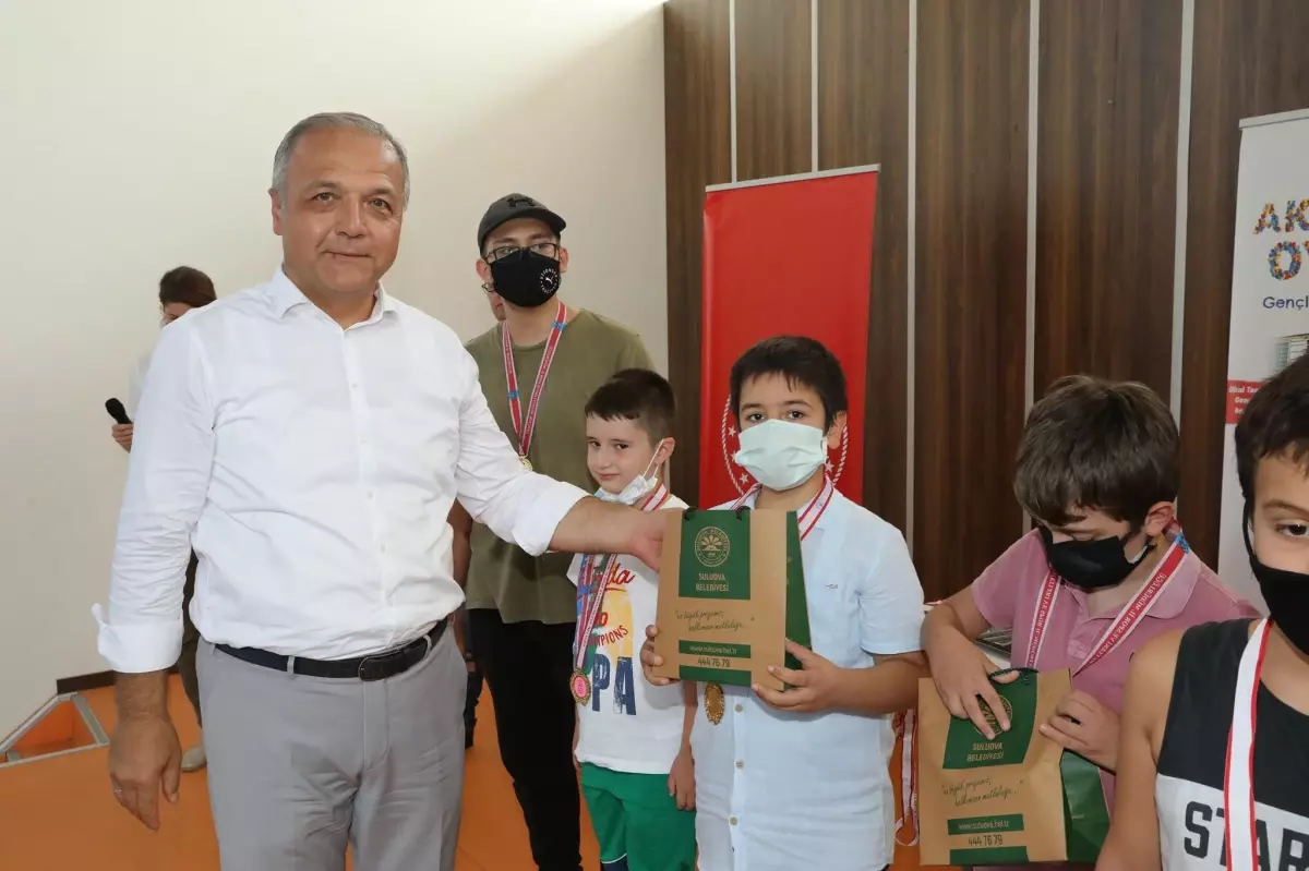 Suluova'da düzenlenen satranç turnuvası ödül töreni düzenlendi