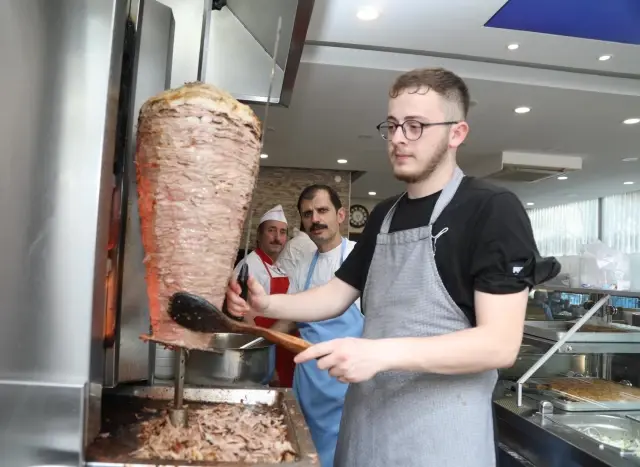 Sümela Manastırı'nın ziyarete açılması esnafın yüzünü güldürdü