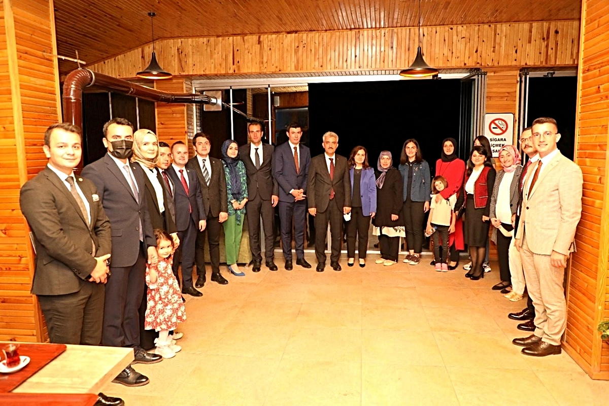 Tayini çıkan kaymakamlara veda yemeği