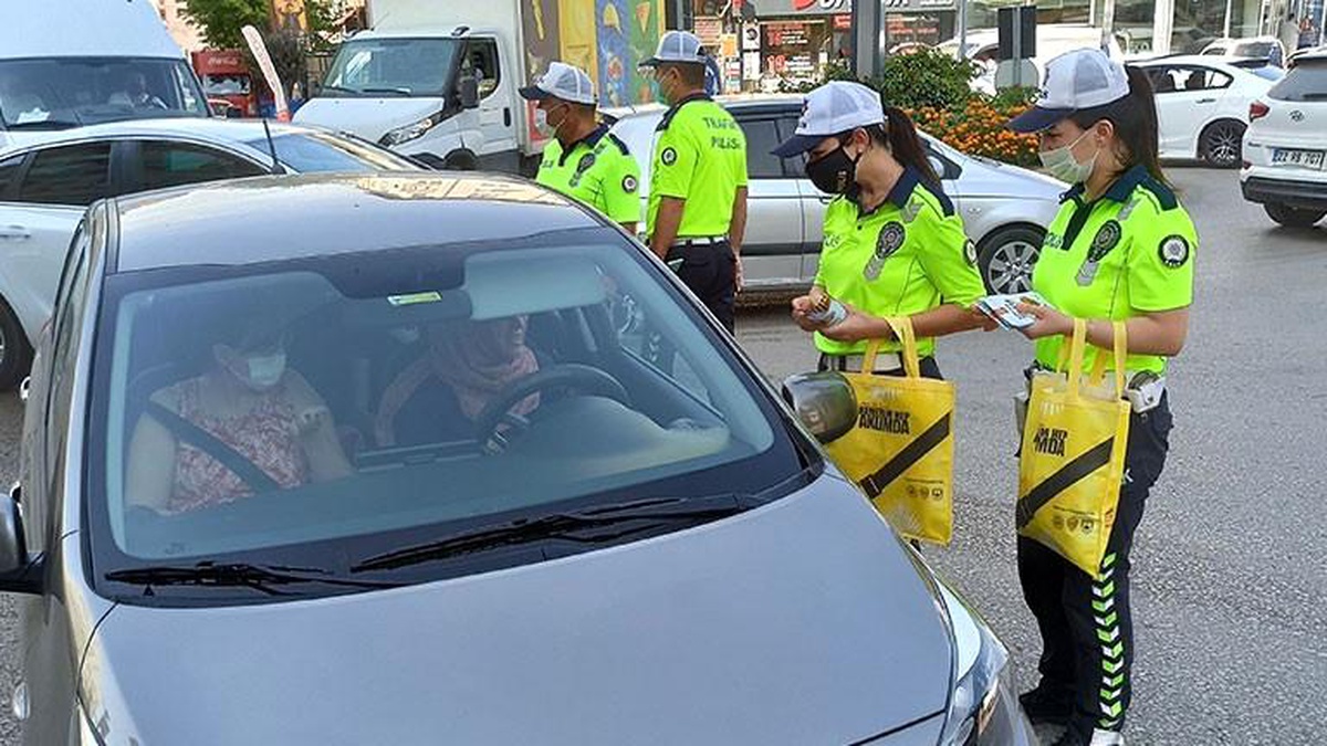 Tek tek araç sürücülerine hayat kurtaracak kuralları hatırlattı - Vimarsana News