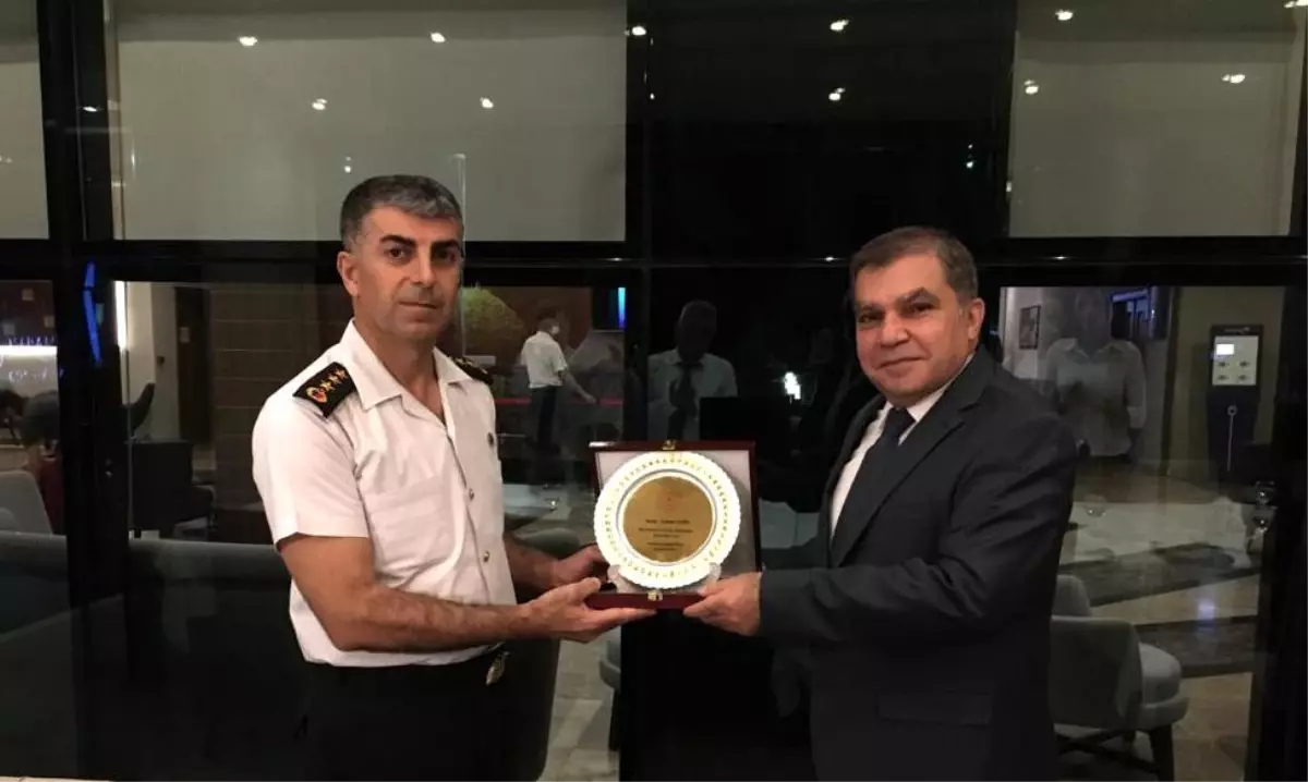 Vali Işık, İl Jandarman Komutanı Albay Şahin'e veda yemeği verdi