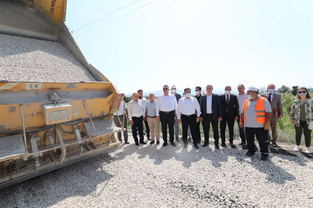 Vali Masatlı, köylerde yapımı devam eden asfalt çalışmalarını inceledi