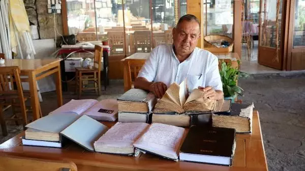61 YILDIR, ASSOS'U GEZEN TURİSTLERİN ANILARINI 35 DEFTERDE BİRİKTİRDİ