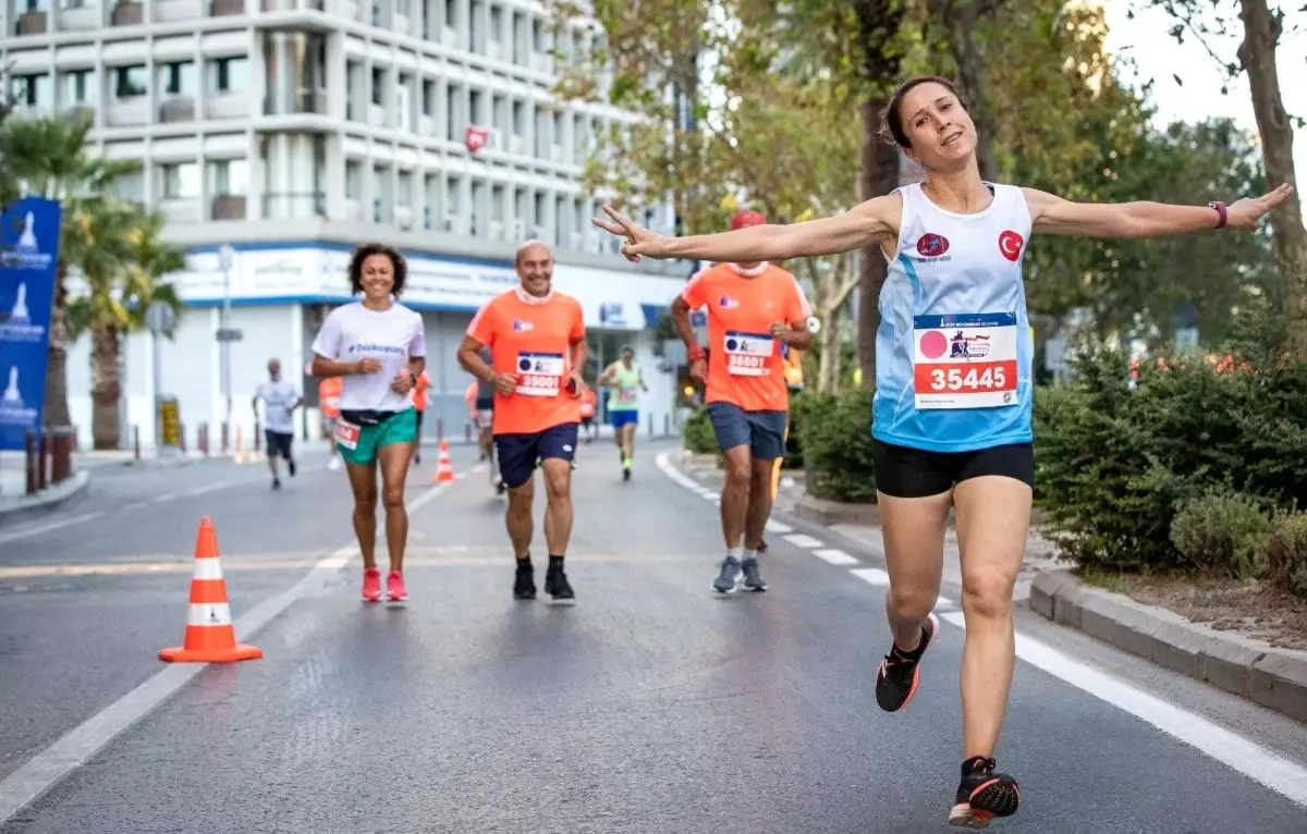 9 Eylül İzmir Yarı Maratonu'na rekor katılım