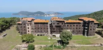 Palas: Avrupa'nın en büyük ahşap yapısı Büyükada Rum Yetimhanesi'nde restorasyon başlıyor Palas: Avrupa'nın en büyük ahşap yapısı Büyükada Rum Yetimhanesi'nde restorasyon başlıyor