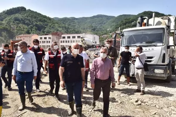 KASTAMONU - Selden etkilenen Kastamonu'da ulaşım seferberliği sürdürülüyor