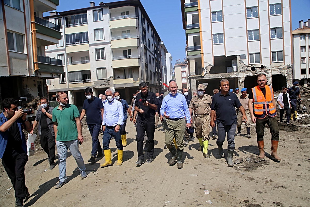 Bakan Soylu selden etkilenen Bozkurt'ta incelemelerini sürdürdü - Vimarsana News
