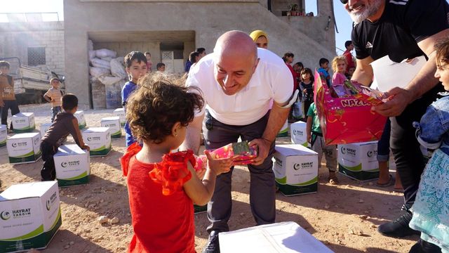 baskan biyik idlib e yardim goturdu 5 14360597 o