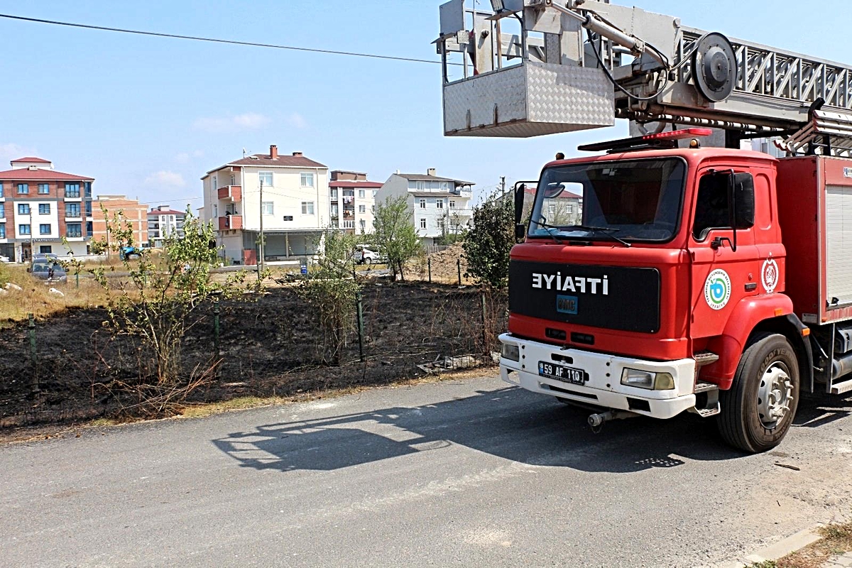Son dakika 3. sayfa: Boş arazide çıkan yangın kontrol altına alındı - Vimarsana News