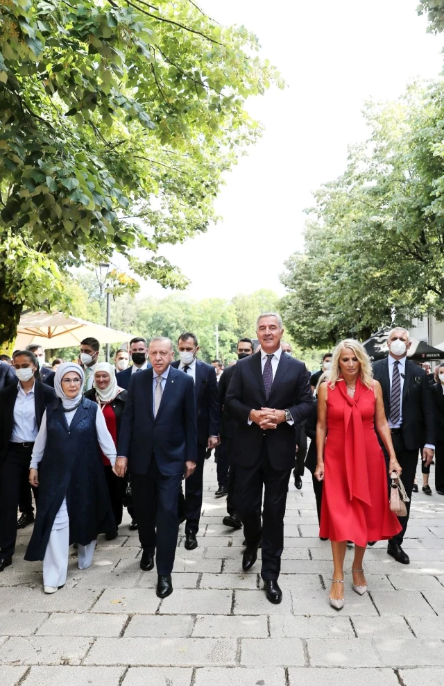 Son dakika haber... Cumhurbaşkanı Erdoğan, eski Osmanlı Sefaret Binası'nı ziyaret etti