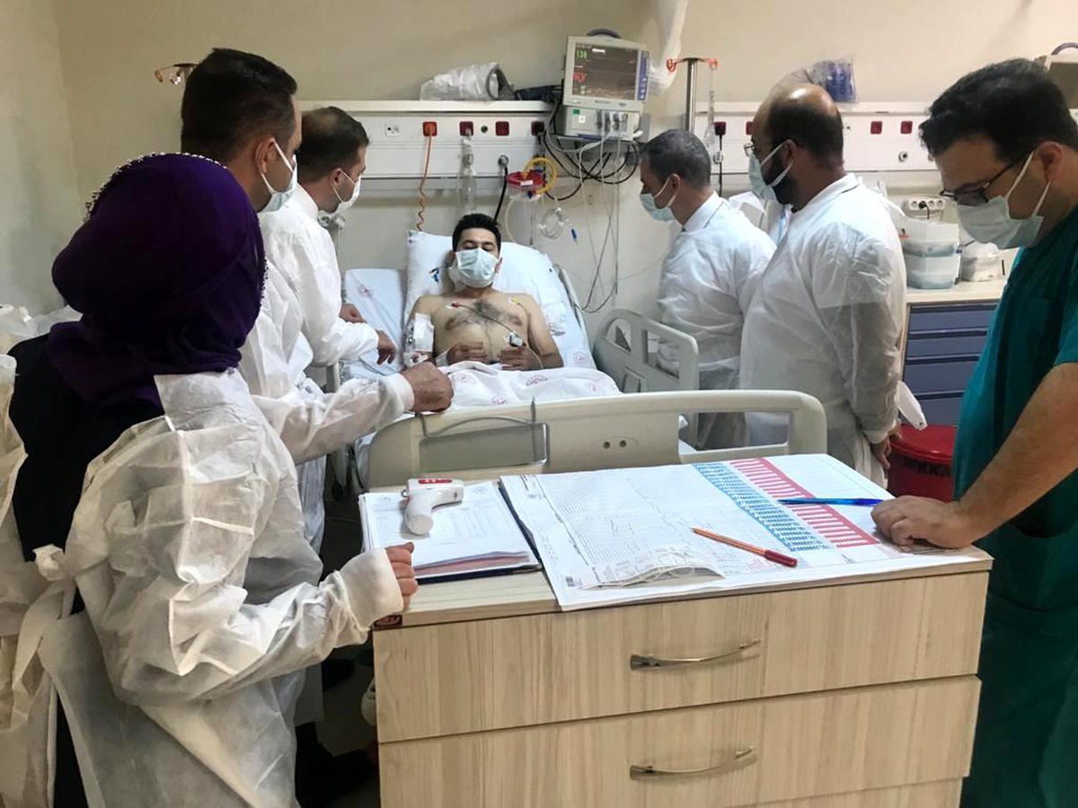 Son dakika haber... Diyarbakır'da silahlı saldırının ortasında kalan diş hekimi ve oğlunun tedavisi sürüyor - Vimarsana News