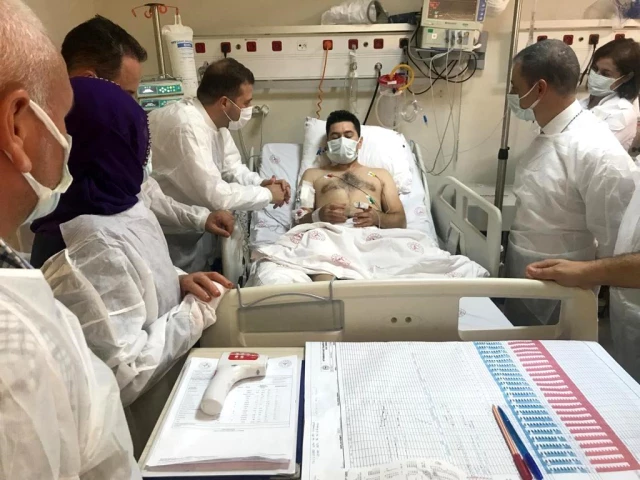Son dakika haber... Diyarbakır'da silahlı saldırının ortasında kalan diş hekimi ve oğlunun tedavisi sürüyor