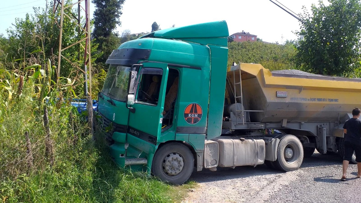 Hafriyat kamyonu ile patpat çarpıştı: 1 yaralı - Vimarsana News