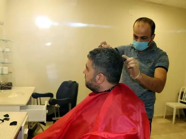 KAÇAK GÖÇMENLERİN AĞIRLANDIĞI GERİ GÖNDERME MERKEZİNİN KAPILARI DHA'YA AÇILDI