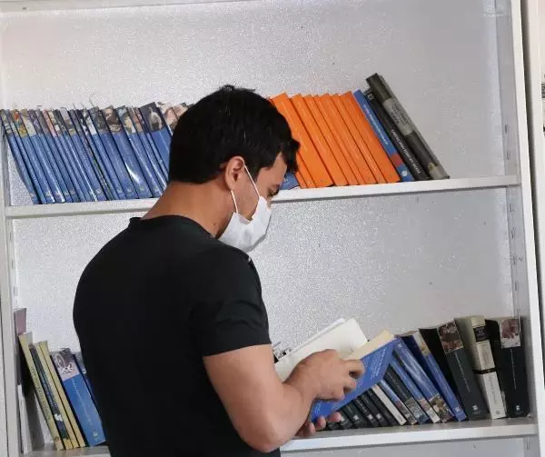 KAÇAK GÖÇMENLERİN AĞIRLANDIĞI GERİ GÖNDERME MERKEZİNİN KAPILARI DHA'YA AÇILDI