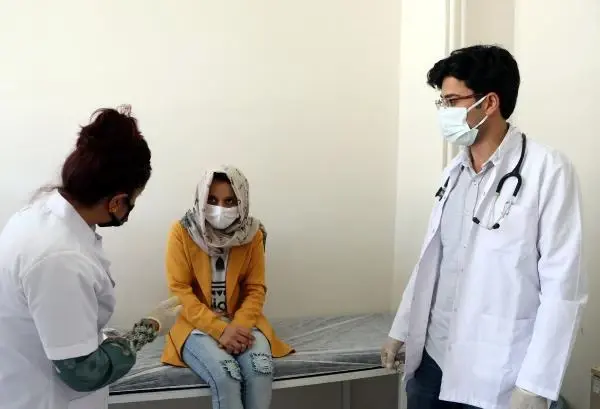 KAÇAK GÖÇMENLERİN AĞIRLANDIĞI GERİ GÖNDERME MERKEZİNİN KAPILARI DHA'YA AÇILDI