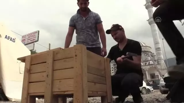 KASTAMONU - Sel enkazından çıkartılan Bozkurt u yardım aracı şoförü sahiplendi