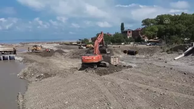 KASTAMONU - Selden etkilenen Kastamonu'da ulaşım seferberliği sürdürülüyor