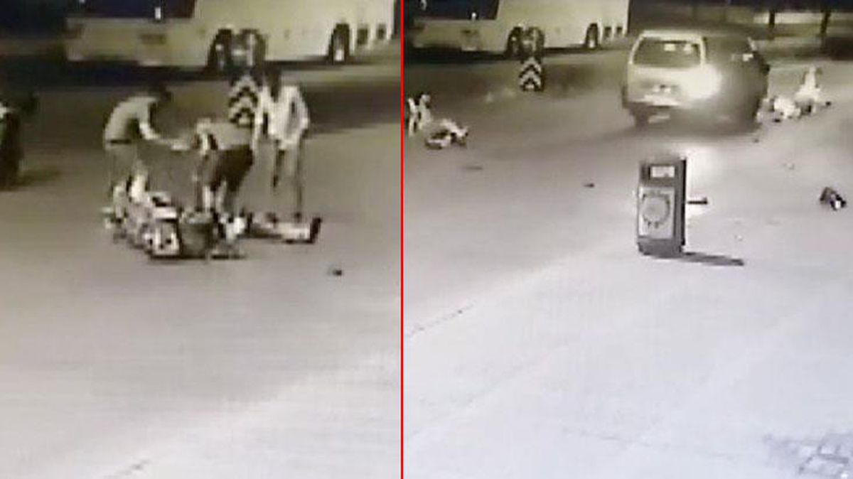 Kaza yapan motosikletliye yardıma koştular, saniyeler sonra minibüsün altında kaldılar! O anlar kamerada
