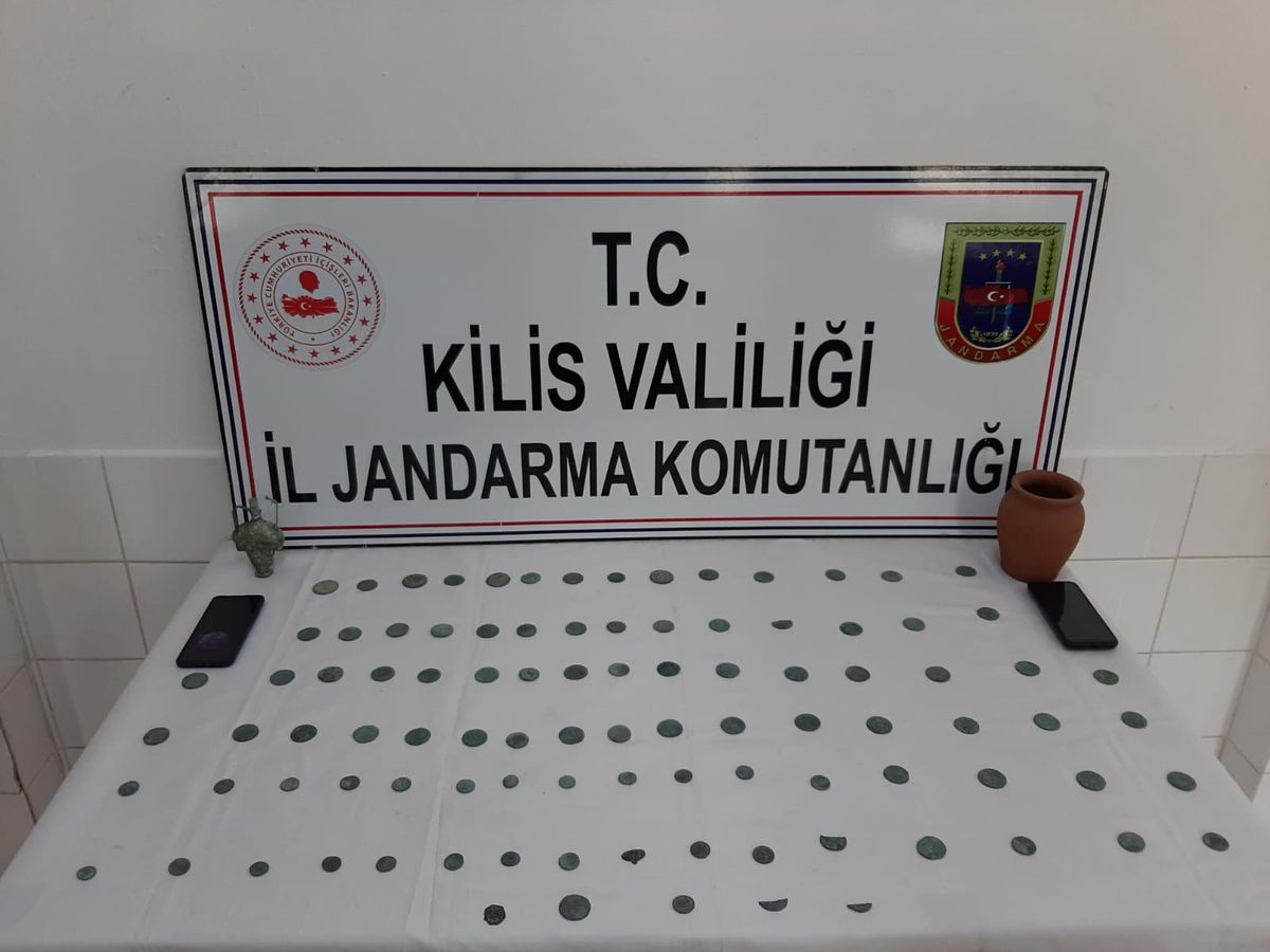 Kilis'te tarihi eser niteliği taşıdığı değerlendirilen 96 sikke ele geçirildi