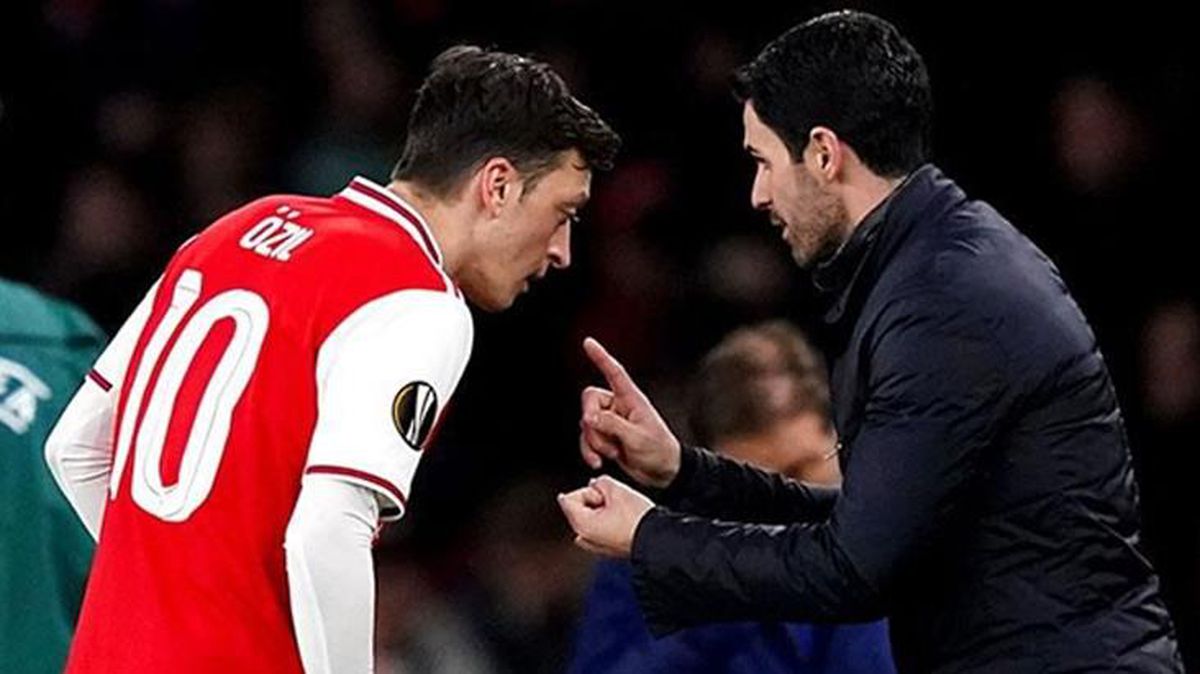 Mesut Özil'den çok konuşulacak paylaşım! Manchester City yenilgisinin ardından eski hocasına göndermede bulundu