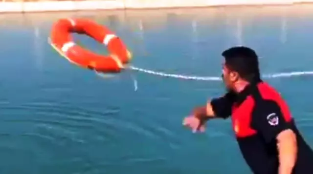 Boğulmak üzere olan genci itfaiye ekipleri böyle kurtardı