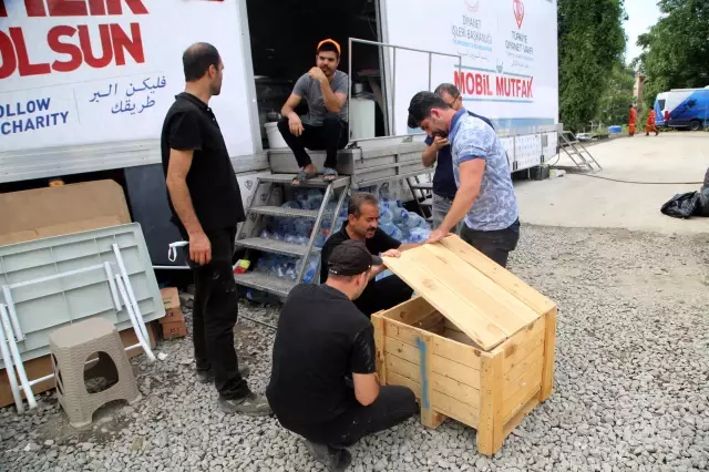KASTAMONU - Sel enkazından çıkartılan Bozkurt u yardım aracı şoförü sahiplendi