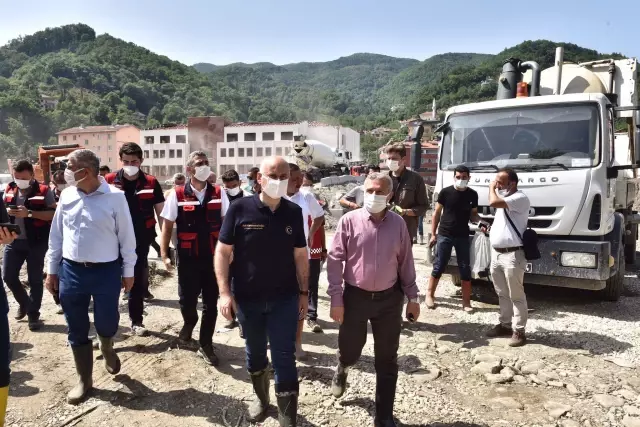 KASTAMONU - Selden etkilenen Kastamonu'da ulaşım seferberliği sürdürülüyor