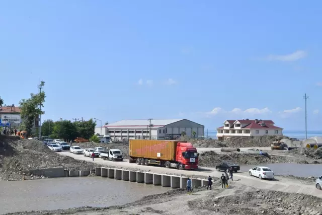 KASTAMONU - Selden etkilenen Kastamonu'da ulaşım seferberliği sürdürülüyor