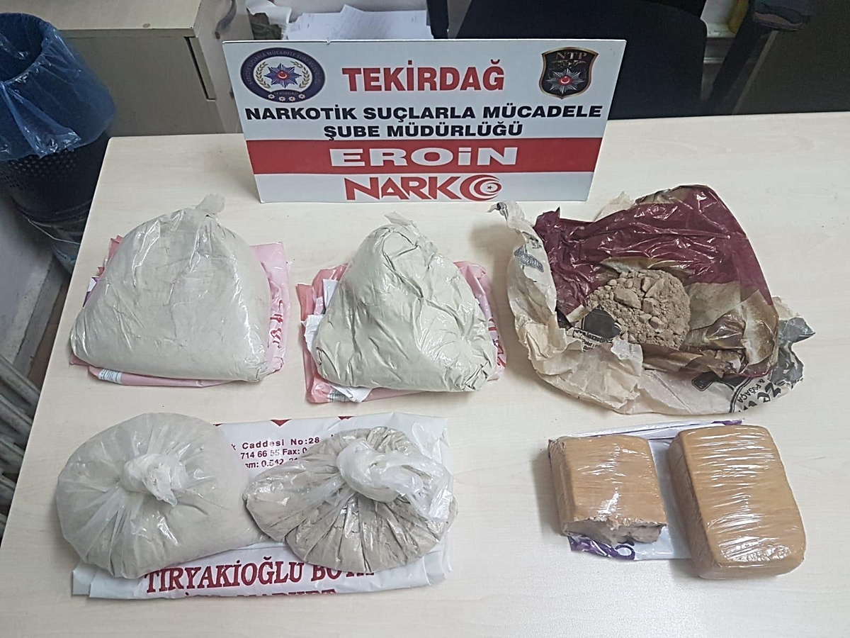 Tekirdağ'da 4 kilogram eroin ile 11 ruhsatsız silah ele geçirildi