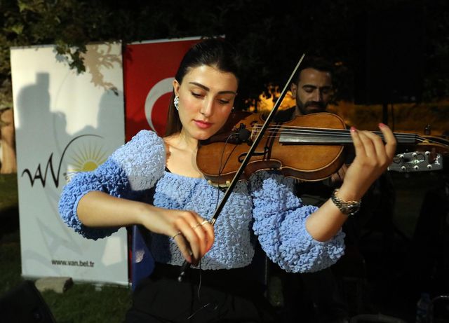 van buyuksehir belediyesinden sanat soleni 2 14360381 o