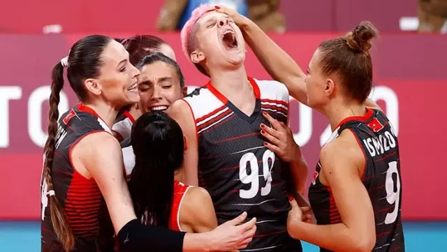 A Ulusal Bayan Voleybol Kadrosu, Avrupa Şampiyonası'nda çeyrek finalde! Çekya'yı da alandan sildik