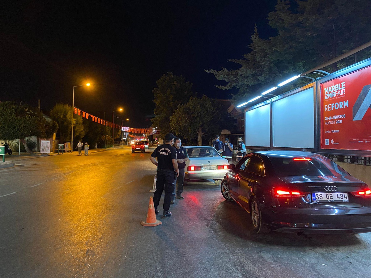 Son dakika haber... Çeşme'de 278 polisin katılımıyla asayiş uygulaması yapıldı - Vimarsana News