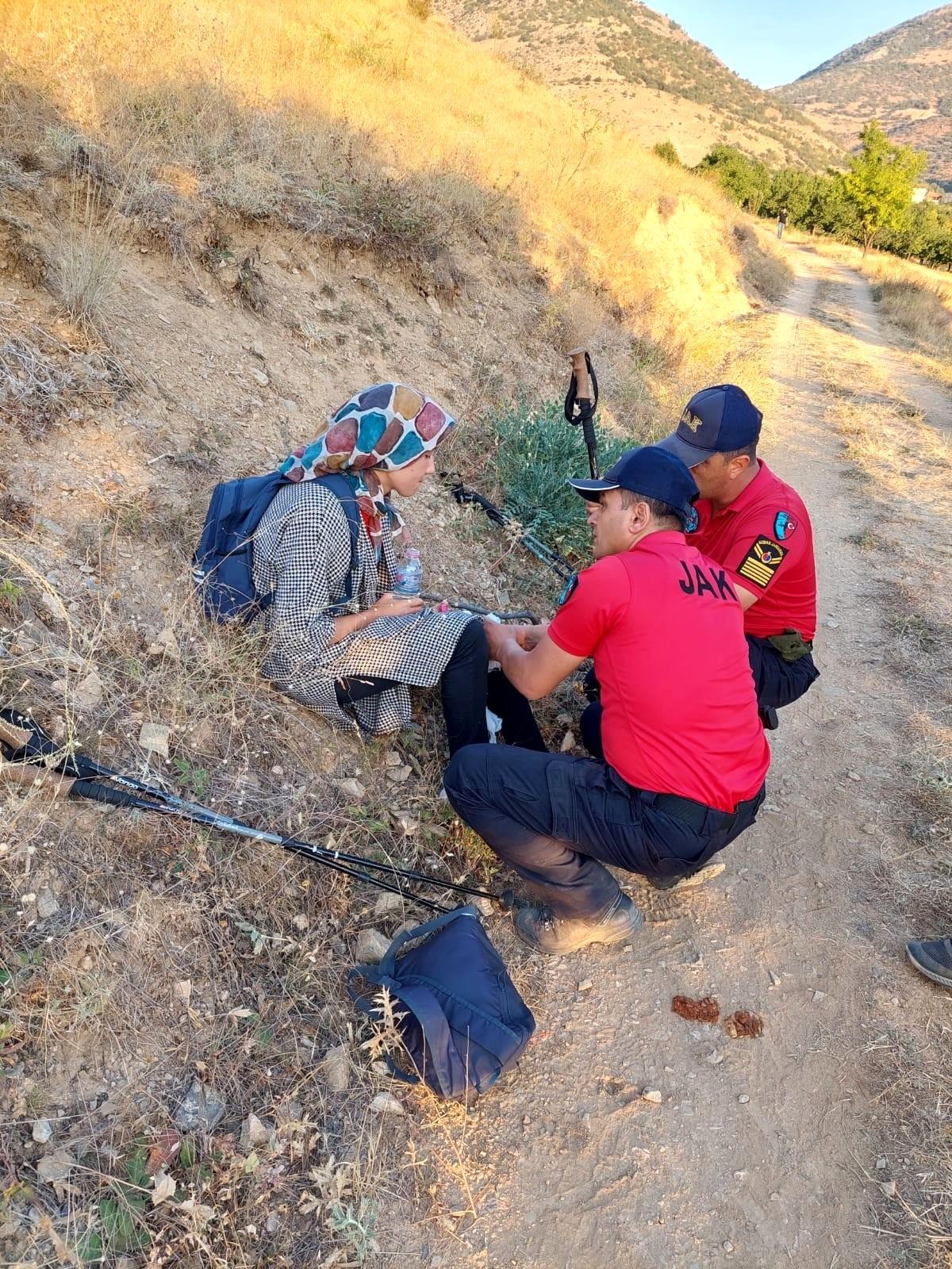 Dağlık alanda kaybolan genç kız bulundu - Vimarsana News