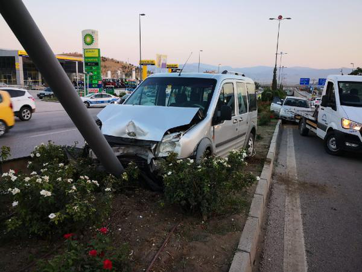 Elazığ'da zincirleme trafik kazası: 5 yaralı - Vimarsana News