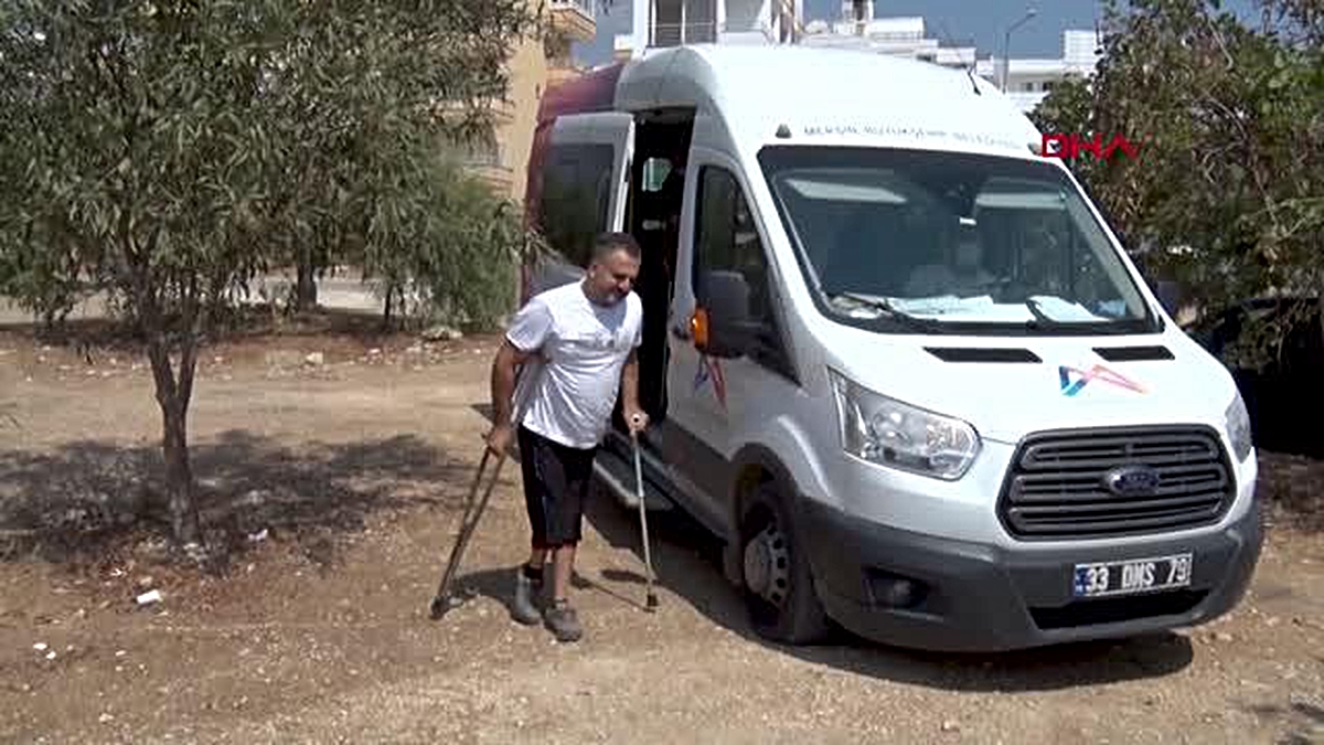 Engelliler Zafer Bayramı'nı denizin altında bayrak açarak kutladı - Vimarsana News