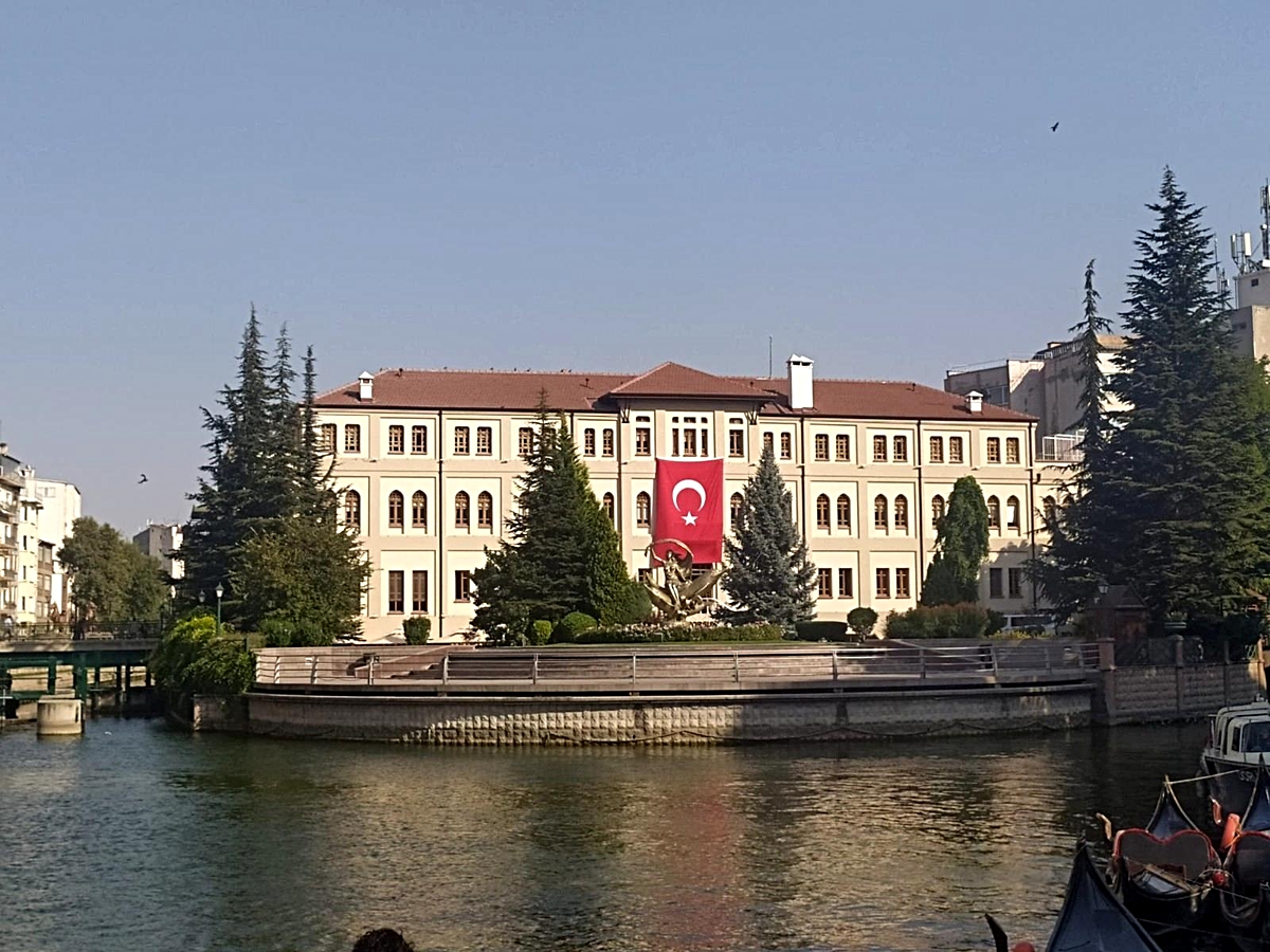 Eskişehir bayraklarla donatıldı - Vimarsana News