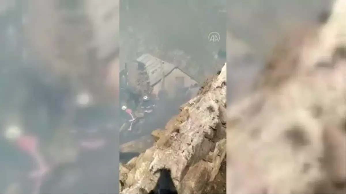 GÜMÜŞHANE - Köyde çıkan yangında 2 ev ve ahır kullanılamaz hale geldi