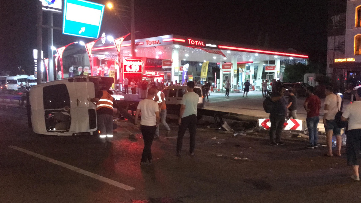 İşçileri taşıyan minibüs devrildi: 7 yaralı - Vimarsana News