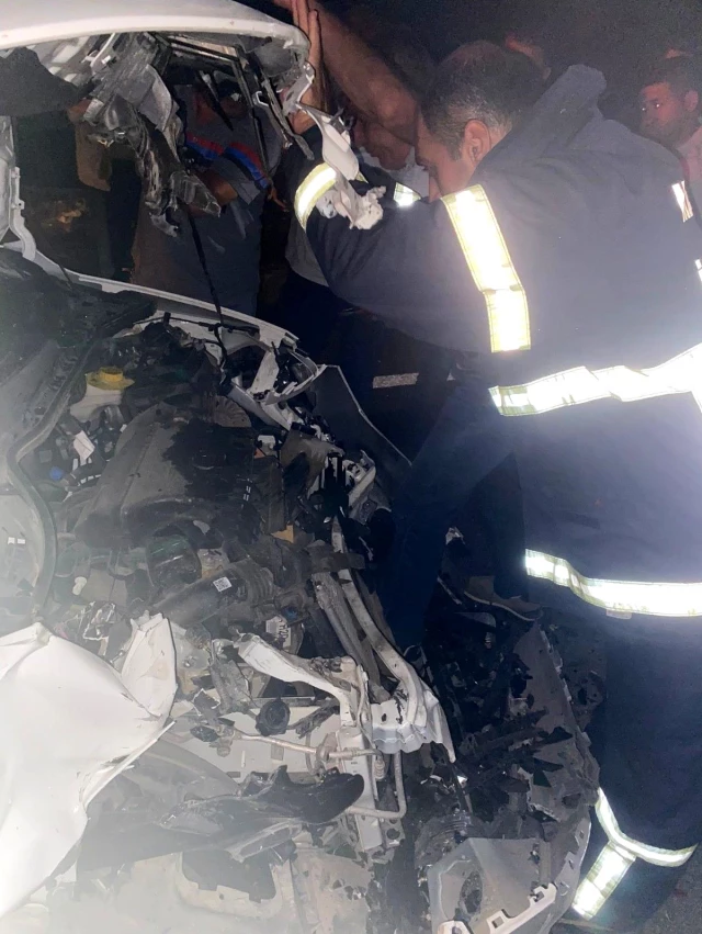 3 aracın karıştığı zincirleme kazada 13 kişi yaralandı