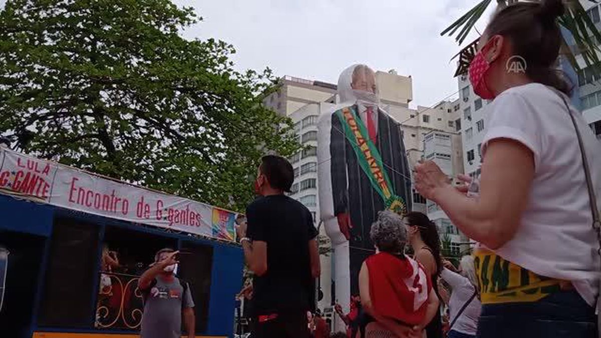 RIO DE JANEIRO - Eski Brezilya Devlet Başkanı Silva destekçilerinden, Bolsonaro karşıtı gösteri